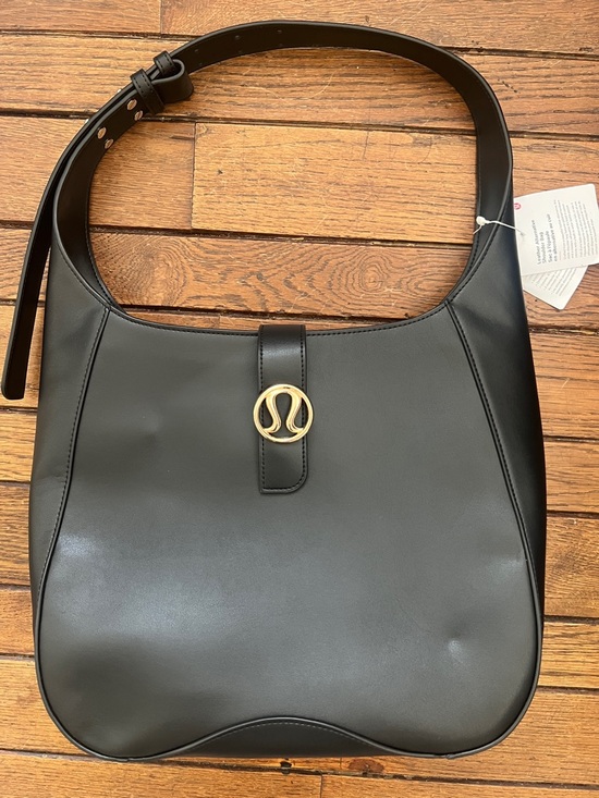 lululemon black and gold bag All Night Festival Micro (Black/Gold): Handbags This lululemon Crossbody Camera Bag offers a sleek and contemporary way to carry your essentials while repping the Vegas Golden Knights This cross Lululemon Black and Gold Leather